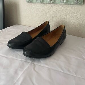 Naturalizer Women's Saban Slip-On Loafer. Black. Good used condition. Size 8.5M